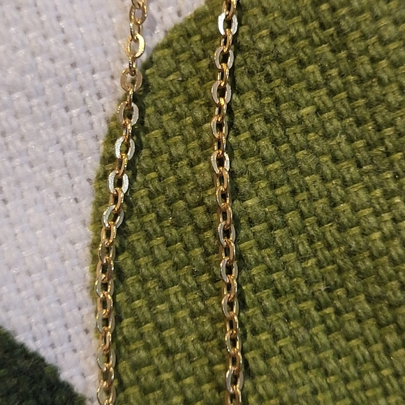 18" 14K Gold Cable Chain Necklace - Picture 5 of 8